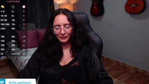 Snapshot of miaportman chatting on 30, 12, 2024 MIAPORTMANN online show from 30, 12, 2024