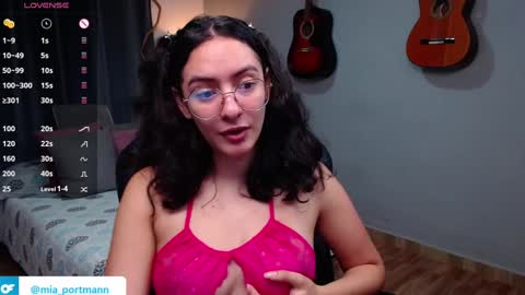 Snapshot of miaportman chatting on 9, 1, 2025 MIAPORTMANN online show from 9, 1, 2025