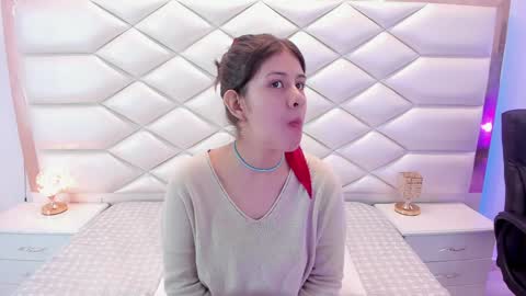 Sweetie Mia online show from 5, 2, 2025