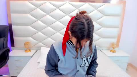 Sweetie Mia online show from 10, 2, 2025