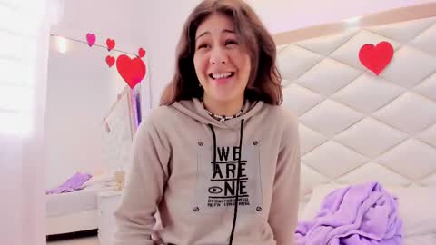 Sweetie Mia online show from 14, 2, 2025