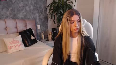 Mia Romanove online show from 11, 9, 2025