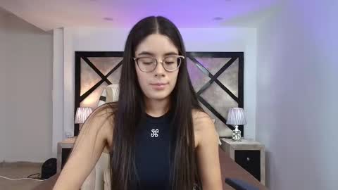 Mia online show from 8, 11, 2025