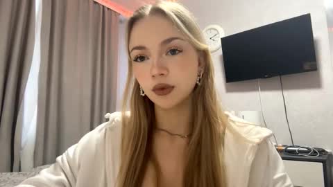 Snapshot of miasuszynski chatting on 4, 2, 2026 Milana online show from 4, 2, 2026