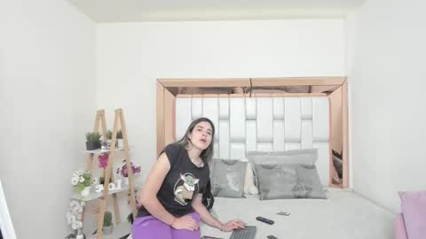 Mia Villalobos online show from 15, 9, 2025