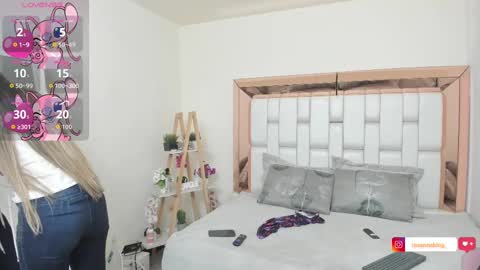 Mia Villalobos online show from 21, 9, 2025