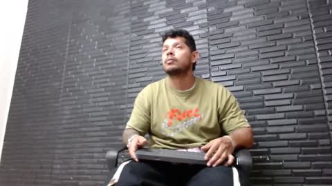 Michael Daviss online show from 6, 2, 2025