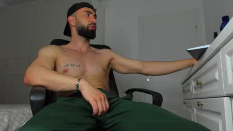 MichaelEvansx online show from 18, 5, 2026