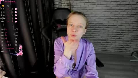 Snapshot of michelle_blond chatting on 9, 3, 2025 michelle_blond online show from 9, 3, 2025