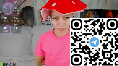 Snapshot of michelle_blond chatting on 7, 10, 2025 michelle_blond online show from 7, 10, 2025