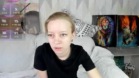 Snapshot of michelle_blond chatting on 15, 10, 2025 michelle_blond online show from 15, 10, 2025