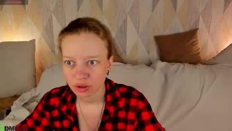 Snapshot of michelle_blond chatting on 7, 6, 2026 michelle_blond online show from 7, 6, 2026