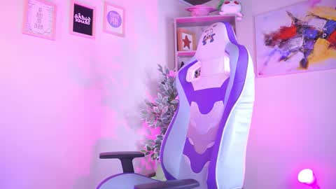 MICHELLE CHANG online show from 20, 11, 2025