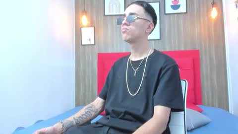 Snapshot of mick_johnsonn chatting on 17, 11, 2025 mick_johnsonn online show from 17, 11, 2025