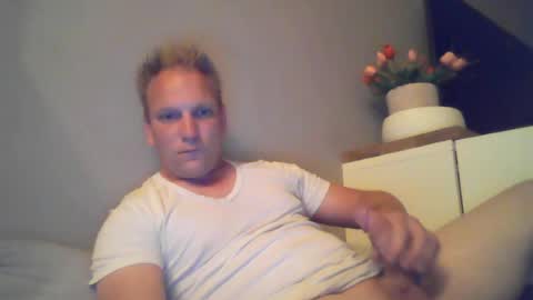 mickkxl online show from 22, 7, 2026