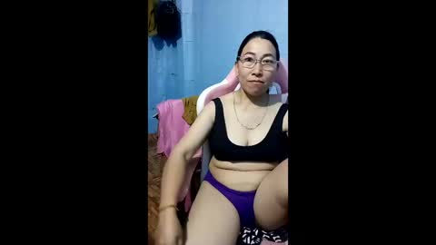 Snapshot of mickye00 chatting on 18, 4, 2026 Miky online show from 18, 4, 2026