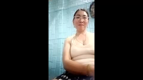 Snapshot of mickye00 chatting on 24, 4, 2026 Miky online show from 24, 4, 2026