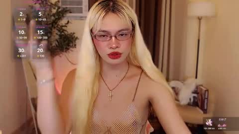 Snapshot of midnight_muse_18 chatting on 25, 6, 2026 Marie Antoinette online show from 25, 6, 2026