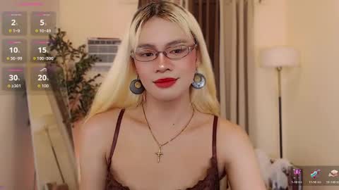 Snapshot of midnight_muse_18 chatting on 27, 6, 2026 Marie Antoinette online show from 27, 6, 2026