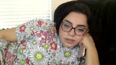 midnightbruja111 online show from 4, 12, 2025