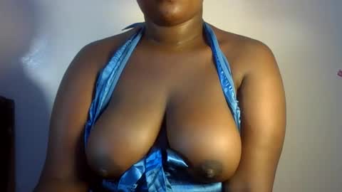 Snapshot of midnightt_curves chatting on 7, 6, 2026 midnightt_curves online show from 7, 6, 2026