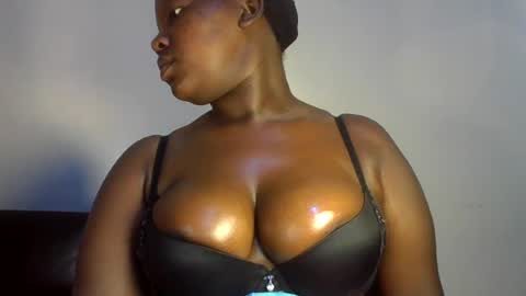 Snapshot of midnightt_curves chatting on 18, 6, 2026 midnightt_curves online show from 18, 6, 2026
