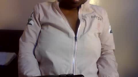 Snapshot of midnightt_curves chatting on 2, 7, 2026 midnightt_curves online show from 2, 7, 2026