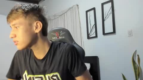 Miguel Hernandez online show from 15, 2, 2025