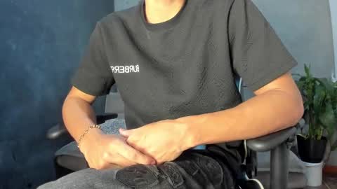 Miguel Hernandez online show from 1, 3, 2025