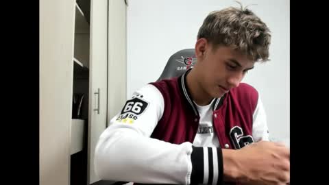 Miguel Hernandez online show from 12, 9, 2025