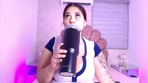 Mia  online show from 16, 11, 2025