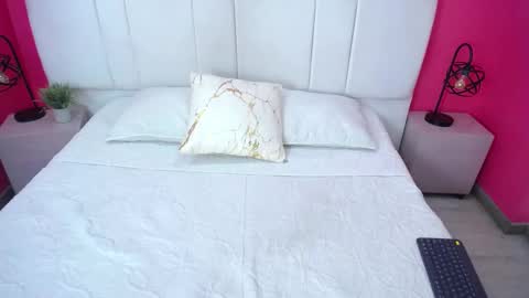 Miia colliins   online show from 17, 9, 2025