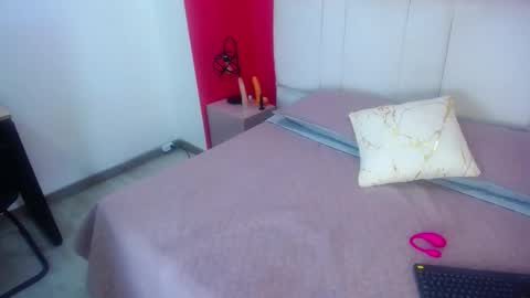 Miia colliins   online show from 22, 9, 2025