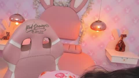 Mia Desire  online show from 16, 4, 2026