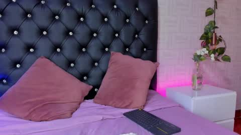 Snapshot of miia_taylor_1_ chatting on 6, 3, 2025 Mia online show from 6, 3, 2025