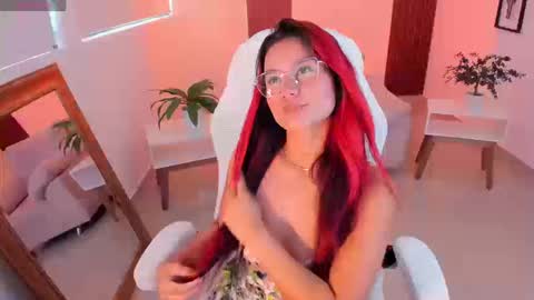 Mia  online show from 9, 9, 2025