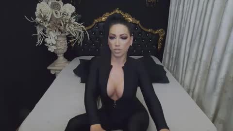 Mikaela online show from 13, 10, 2025