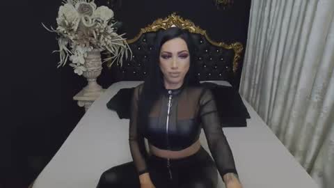 Mikaela online show from 6, 11, 2025