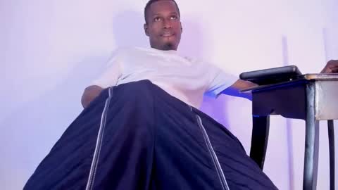 Mike Steven --- Independent Model--- online show from 7, 3, 2026