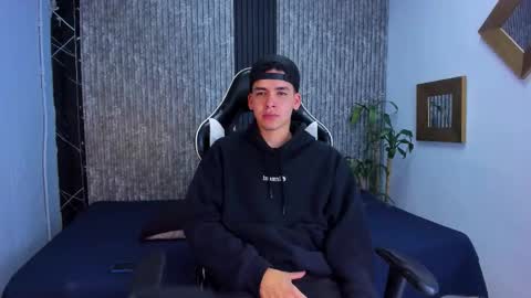 Mike 0233 online show from 4, 10, 2025