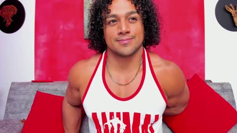 Snapshot of mike_estevess chatting on 19, 12, 2024   online show from 19, 12, 2024