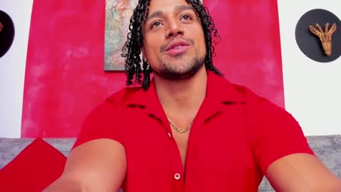 Snapshot of mike_estevess chatting on 28, 12, 2024   online show from 28, 12, 2024