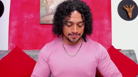 Snapshot of mike_estevess chatting on 5, 1, 2025   online show from 5, 1, 2025