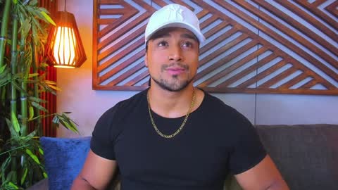 Snapshot of mike_estevess chatting on 24, 1, 2025   online show from 24, 1, 2025