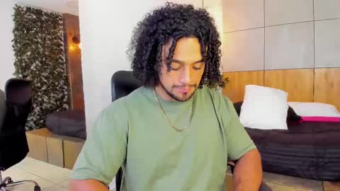 Snapshot of mike_estevess chatting on 4, 3, 2025   online show from 4, 3, 2025