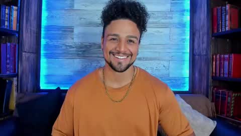 Snapshot of mike_estevess chatting on 7, 3, 2025   online show from 7, 3, 2025