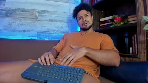 Snapshot of mike_estevess chatting on 7, 3, 2025   online show from 7, 3, 2025