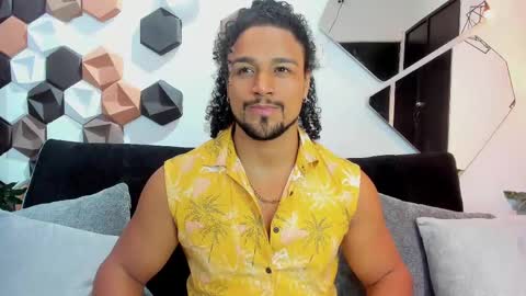 Snapshot of mike_estevess chatting on 8, 3, 2025   online show from 8, 3, 2025