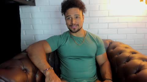 Snapshot of mike_estevess chatting on 9, 3, 2025   online show from 9, 3, 2025