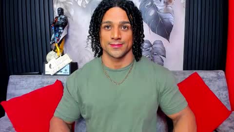 Snapshot of mike_estevess chatting on 2, 10, 2025   online show from 2, 10, 2025